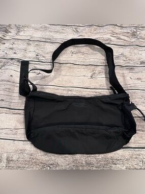 NWOT Adidas Black Crossbody Messenger Bag Unisex Lightweight Everyday ~16x10